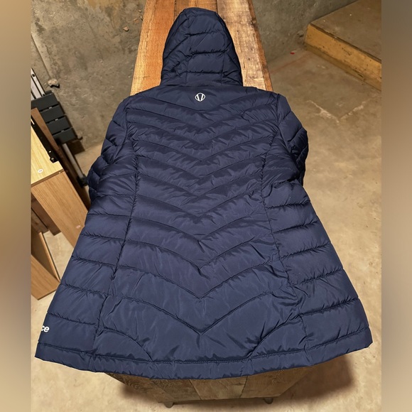 Sunice Puffer Jacket.  Gently used.  In great condition.  Medium, Navy Blue - Picture 3 of 3